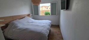 3 chambres, fer et planche à repasser, lit parapluie, Wi-Fi