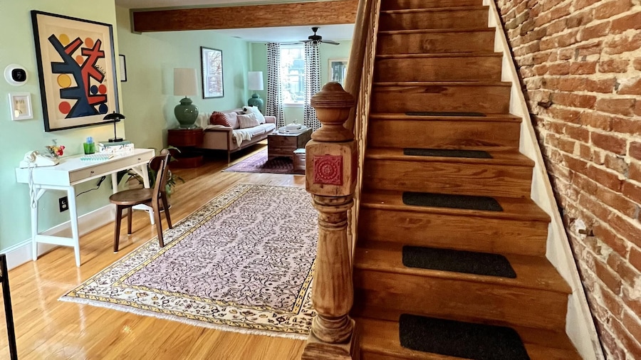 Wyatt's Saloon Guest House 2