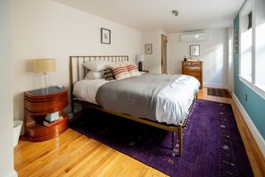 Unclassified image, 4 of 56, button - Wyatt's Saloon Guest House 2 (Baltimore)