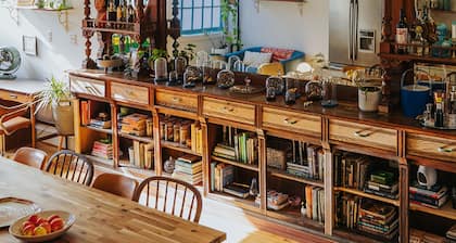 Wyatt's Saloon Guest House 2