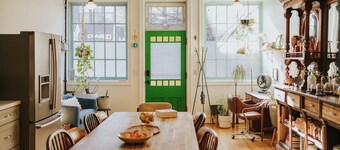 Wyatt's Saloon Guest House 2