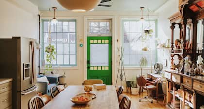 Wyatt's Saloon Guest House 2