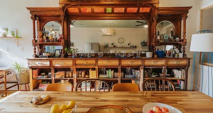 Wyatt's Saloon Guest House 2