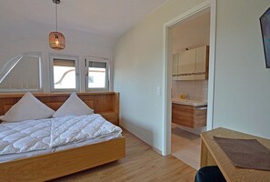 3 bedrooms, iron/ironing board, WiFi