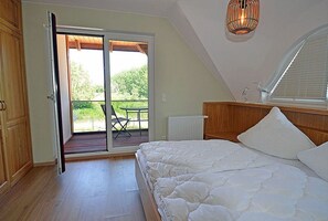 3 chambres, bureau, fer et planche à repasser, accès au Wi-Fi (inclus)