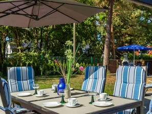 Outdoor dining - Great Freedom 36 Comfortable holiday residence (Glowe)