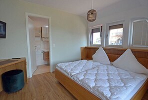 3 habitaciones, escritorio, tabla de planchar con plancha y wifi gratis 