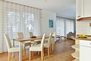 Dining - Lejonet Comfortable holiday residence (Glowe)
