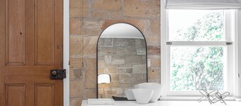 5 Minute walk into the CBD near shops, restraunts and bars.