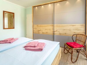 2 soverom, skrivebord og wi-fi (inkludert)