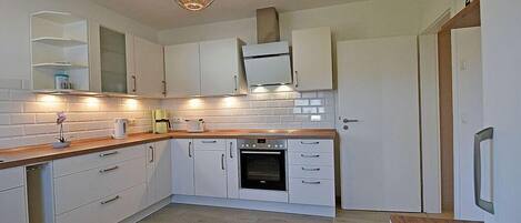 Réfrigérateur, four, plaque de cuisson, lave-vaisselle