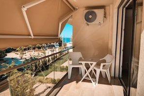 Classic Triple- Garden/City View | Balcony - The Blue Wave Hotel (Himarë)