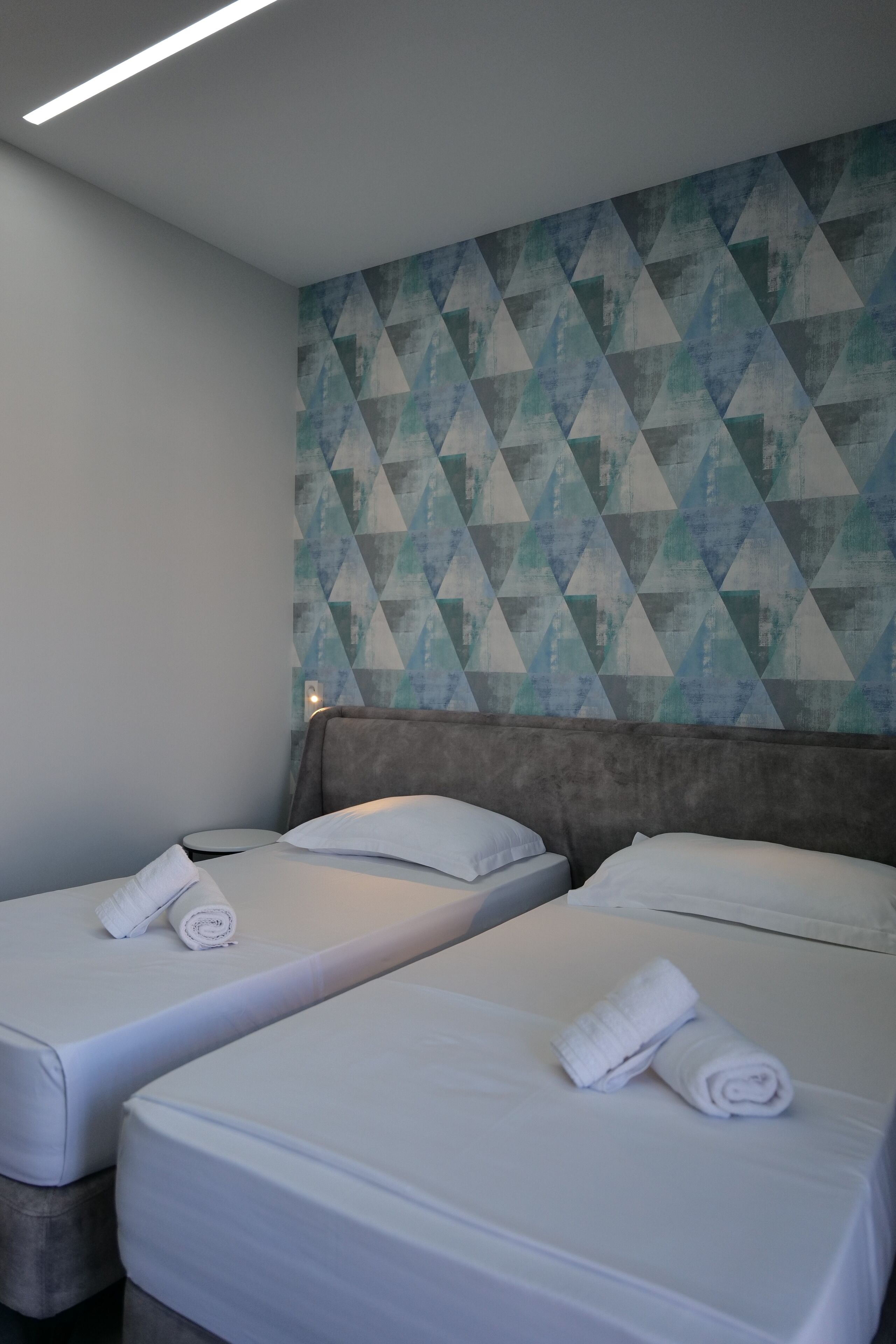 Tremannsrom – classic | Skrivebord, strykejern/-brett, wi-fi (inkludert) og sengetøy