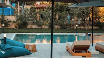 Outdoor pool, pool umbrellas, sun loungers