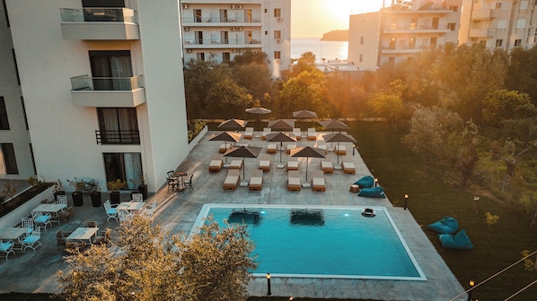 Front of property - The Blue Wave Hotel (Himarë)