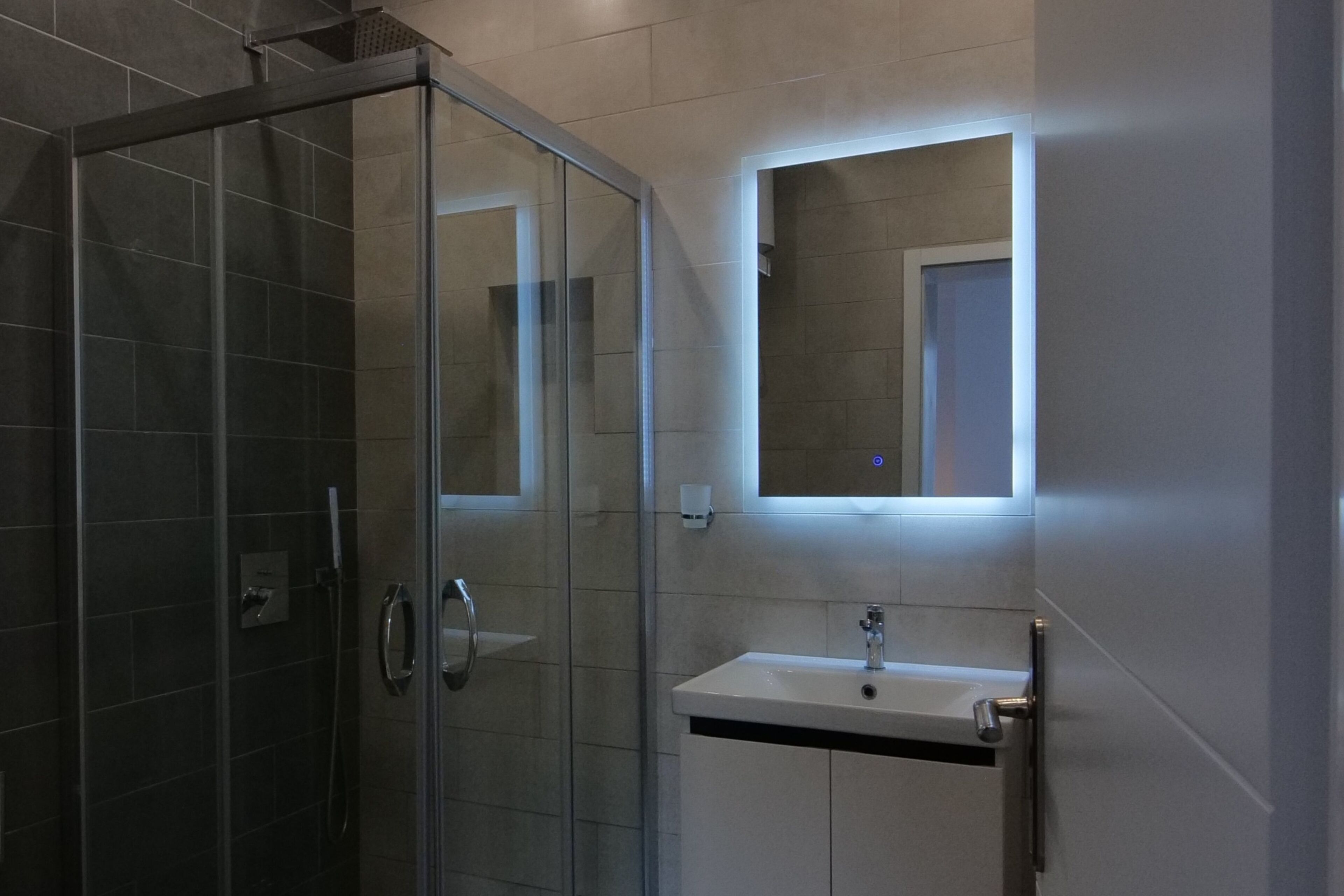 Shower, hair dryer, slippers, bidet