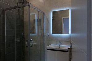 Shower, hair dryer, slippers, bidet