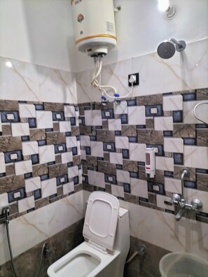 Shower, rainfall showerhead, towels, soap - Goroomgo Tapovan Residency Haridwar (Haridwar)