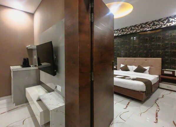 Deluxe Room | Soundproofing, free WiFi, bed sheets - Goroomgo Tapovan Residency Haridwar (Haridwar)