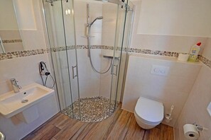 Douche, serviettes fournies