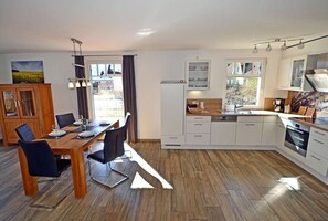Fridge, oven, stovetop, dishwasher