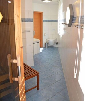 淋浴设施、吹风机