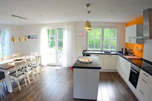 Fridge, oven, stovetop, dishwasher - Dünenrose Comfortable holiday residence (Glowe)