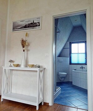Shower, towels - Strandkiefer Comfortable holiday residence (Glowe, Jasmund, Rügen, Ostsee)