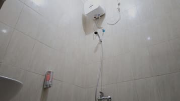 Kamar Double, Bebas Asap Rokok, pemandangan kebun | Shower kamar mandi