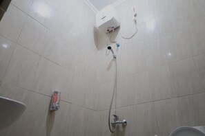 Dobbeltrom, ikke-røyk, hageutsikt | Dusj på badet