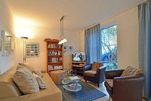 Smart-TV, DVD-Player, Bücher