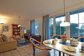 Smart-TV, DVD-Player, Bücher