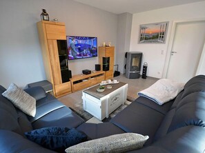 Smart TV, fireplace, books, stereo - Sea Eagle Comfortable holiday residence (Breege, Rügen, Wittow, Ostsee)
