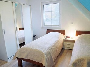 3 bedrooms, iron/ironing board, internet
