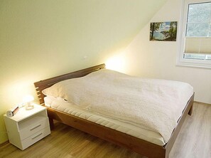 3 bedrooms, iron/ironing board, free WiFi