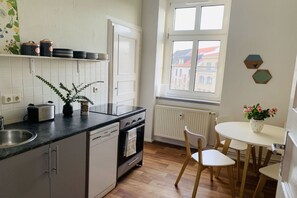 Kühlschrank, Ofen, Herdplatte, Geschirrspüler