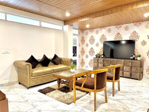 Perhehuone, vuoristonäköala | Oleskelualue