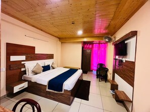 Comfort-huone, näköala laaksoon | Vuodevaatteet