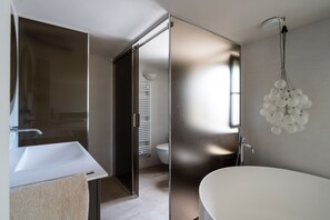 全景別墅, 山谷景 | 浴室 | 獨立浴缸及淋浴設備、風筒、坐浴桶、提供毛巾