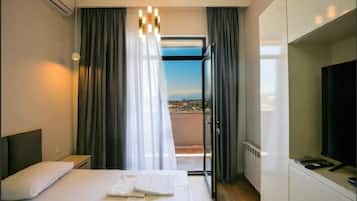 Standard Room, City View | Soundproofing, free WiFi