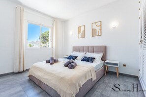 2 bedrooms, iron/ironing board, free WiFi, bed sheets - 2bed beach apartment , first line lux with parking REF065 (Benalmádena)