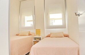 2 Schlafzimmer, Bügeleisen/Bügelbrett, Bettwäsche