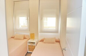 2 chambres, fer et planche à repasser, draps fournis