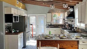 Kühlschrank, Mikrowelle, Ofen, Geschirrspüler