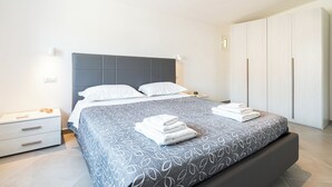 2 多间卧室、熨斗/熨衣板、WiFi、床单