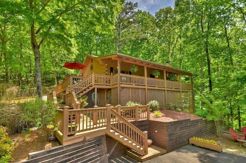 Cozy Rustic Cottage w/Hot Tub & Fire Pit near Lake