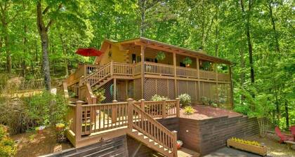 Cozy Rustic Cottage w/Hot Tub & Fire Pit near Lake