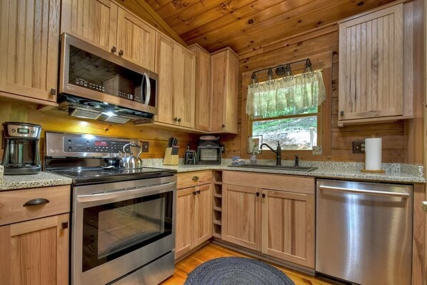 Coffee/tea maker, fridge, microwave, oven