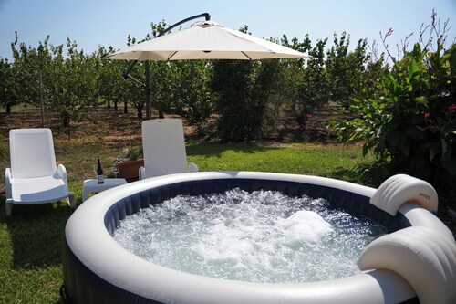 Villa mitoyenne indépendante en pleine campagne, entourée de verdure