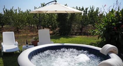 Indipendent semi-detached Villa in the countryside, surrounded by greenery